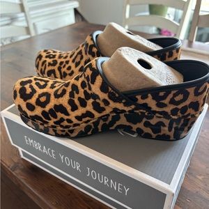 Brand new Dansko women’s clogs size 39 or US size 9.